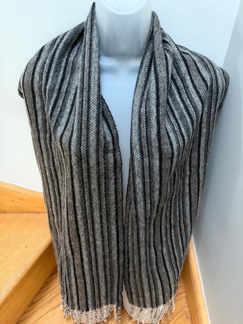 Jos. A. Bank 100% Cashmere Herringbone Striped Scarf Made in Italy. Super soft
